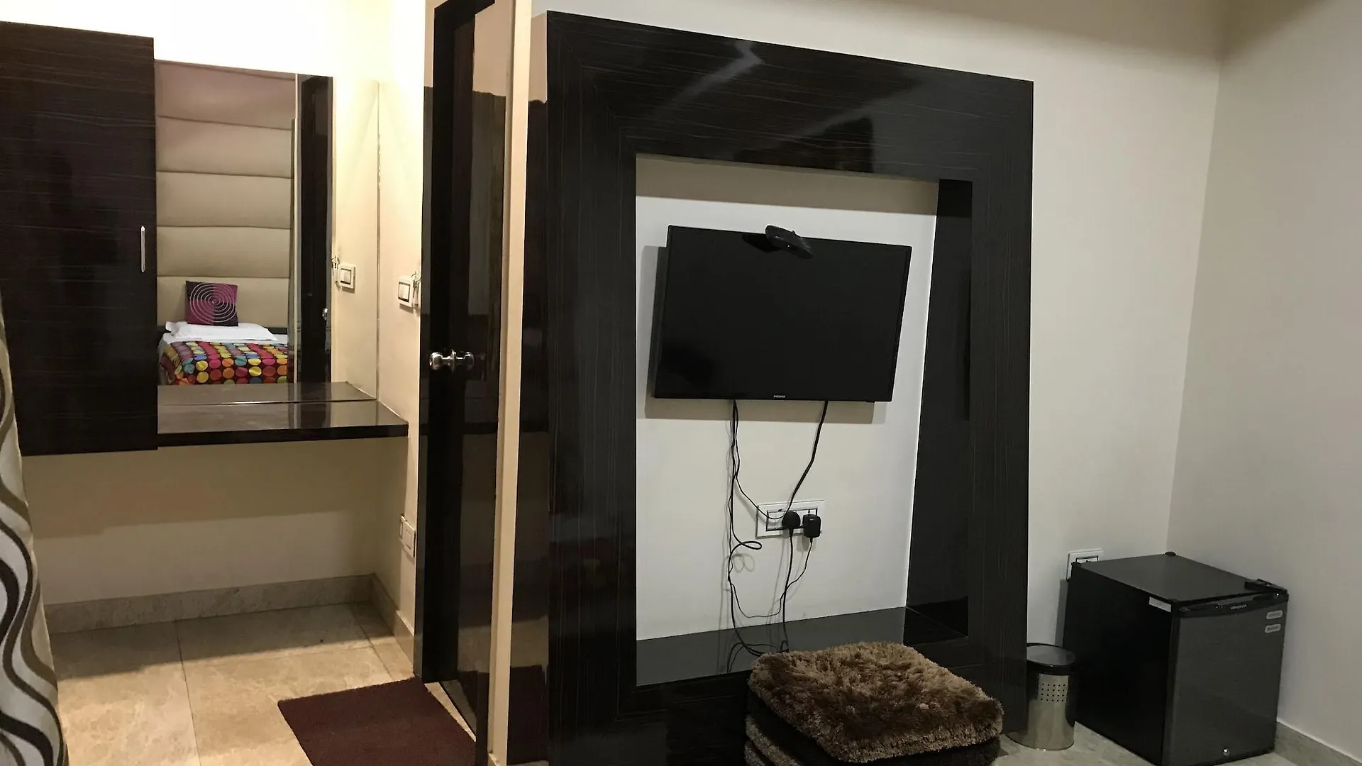 OYO 27864 Hotel Samrat Gurgaon