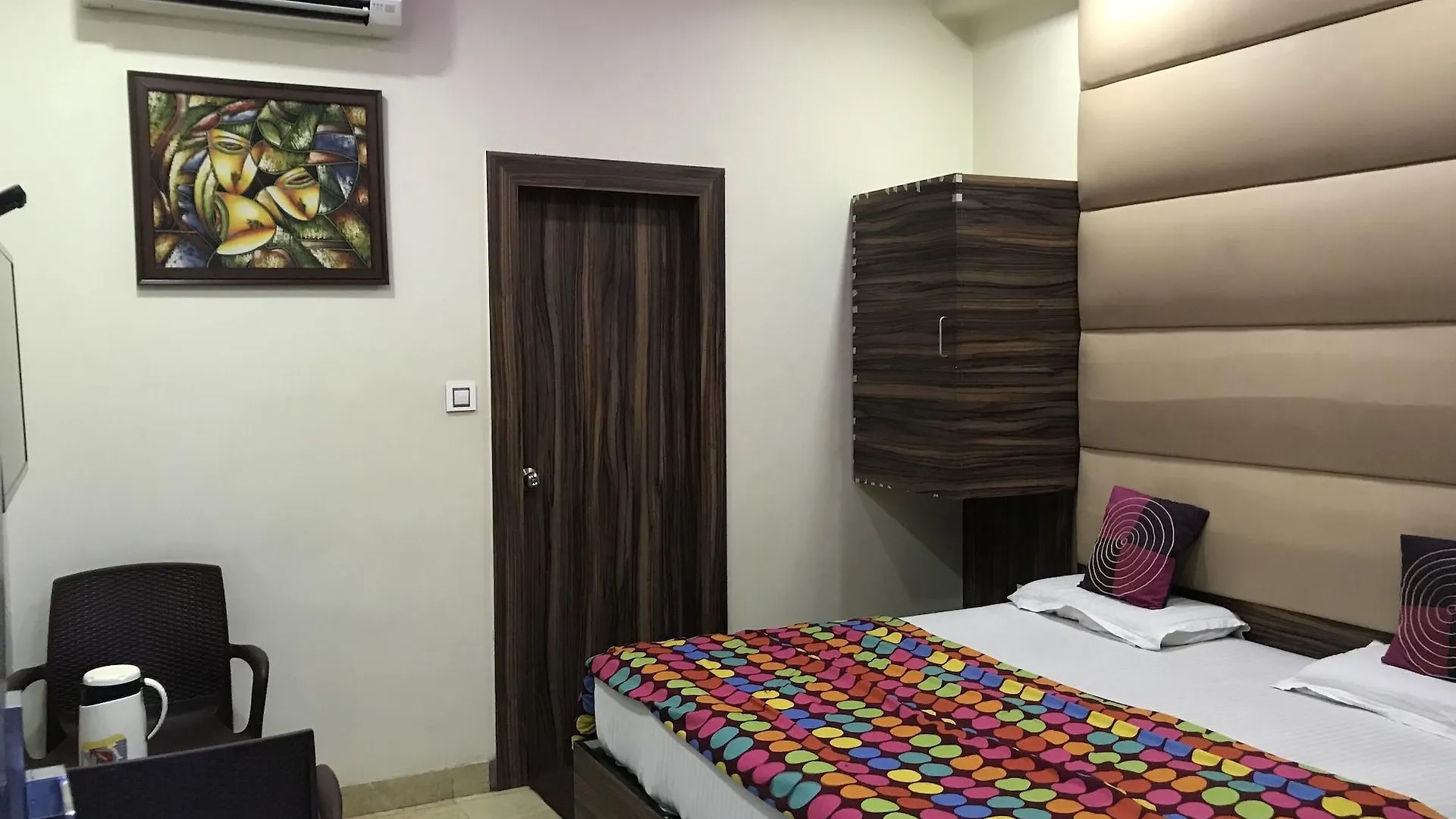 OYO 27864 Hotel Samrat Gurgaon