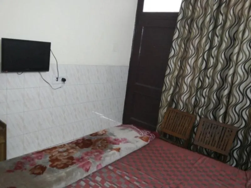OYO 27864 Hotel Samrat Gurgaon