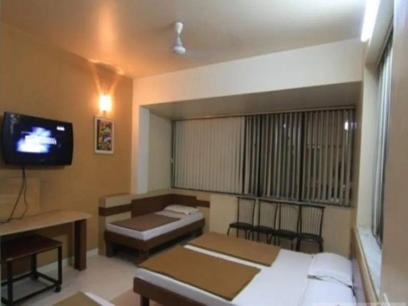 OYO 27864 Hotel Samrat Gurgaon