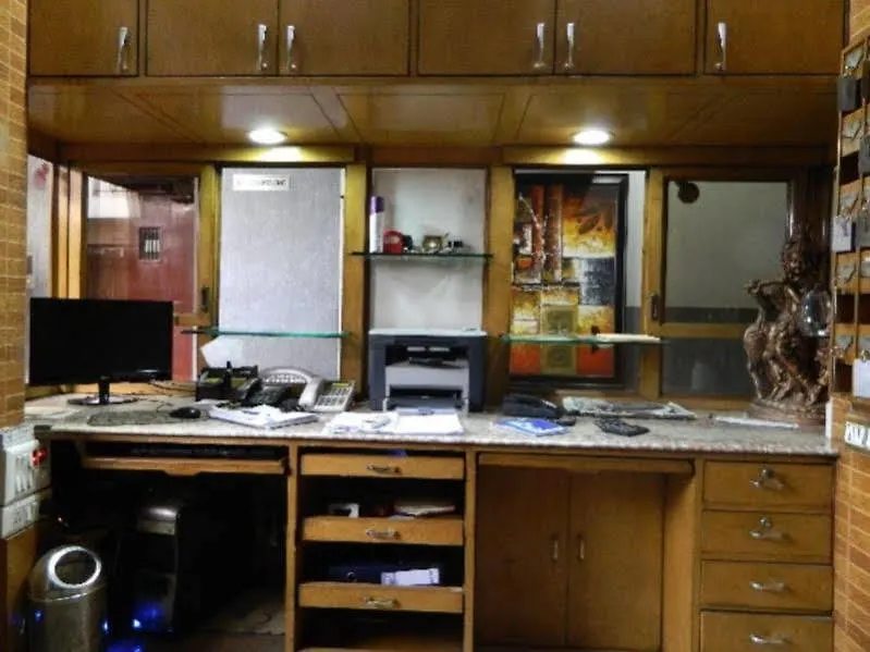 OYO 27864 Hotel Samrat Gurgaon