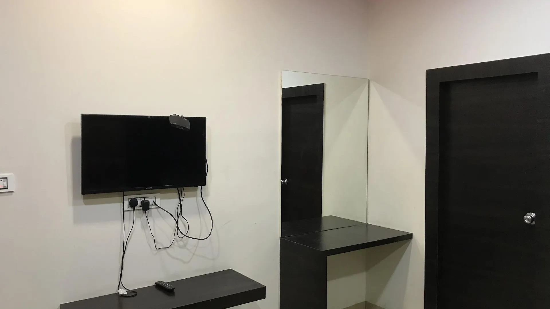 ***  Super Hotel O Samrat Gurgaon India
