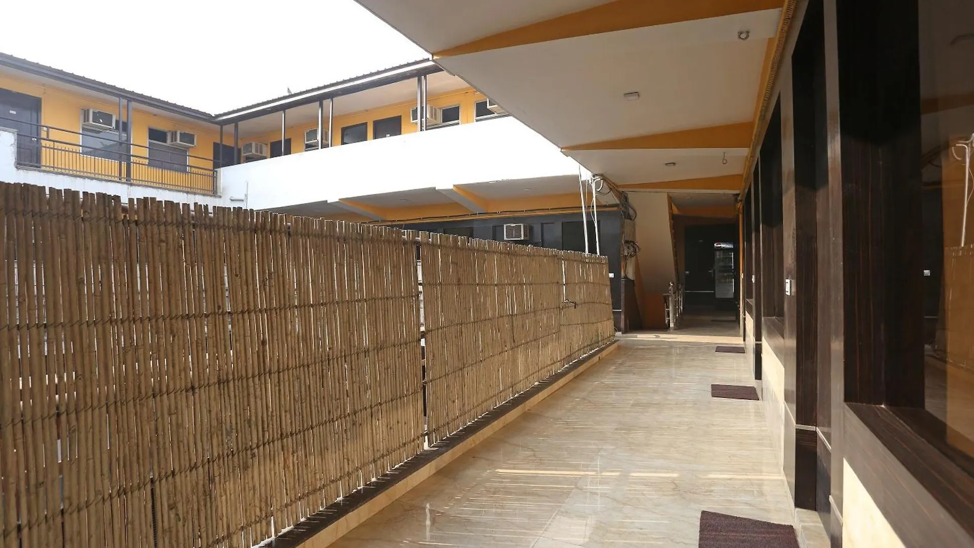 Super Hotel O Samrat Gurgaon 3*,  India